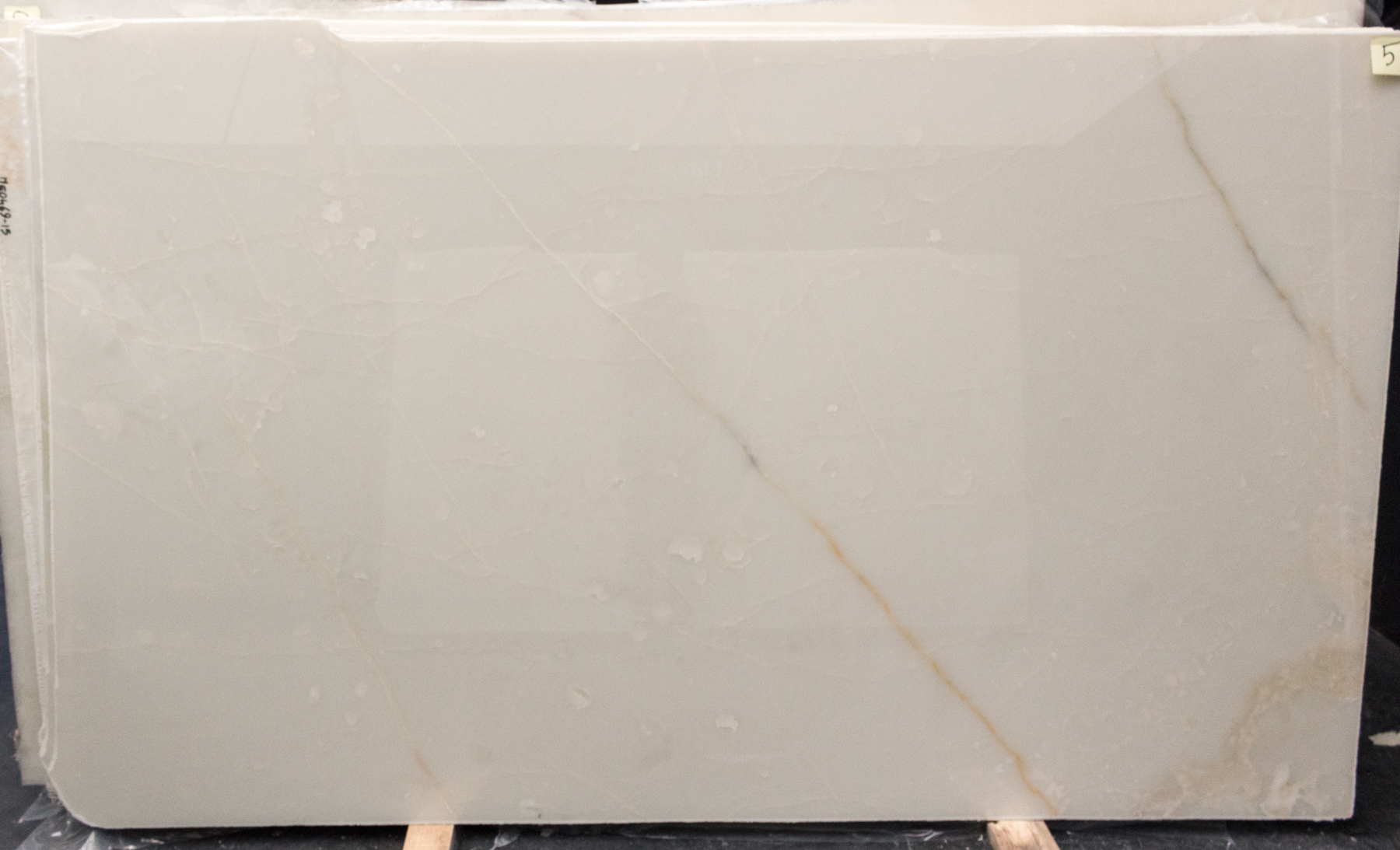 WHITE ONYX