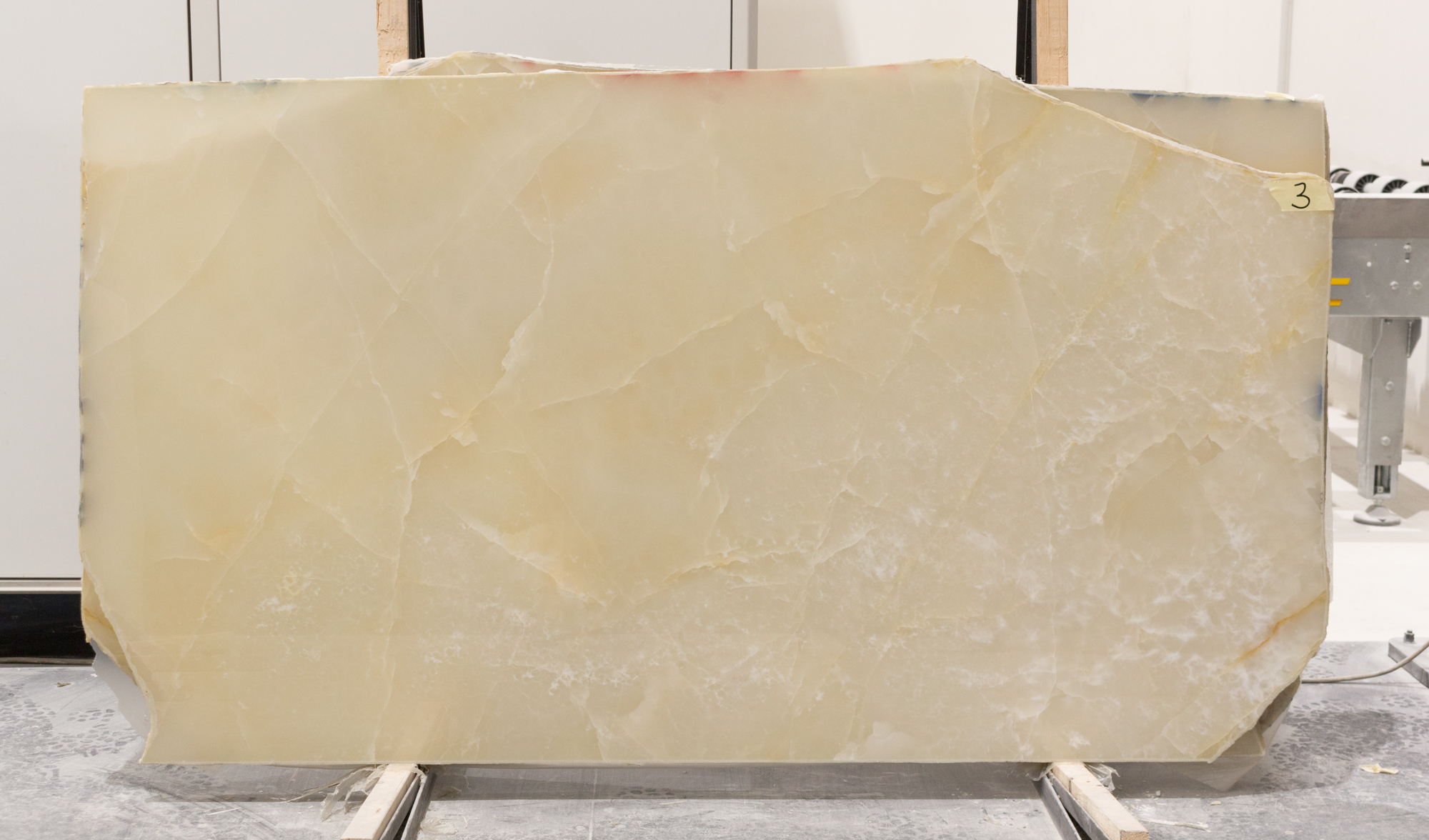 WHITE ONYX