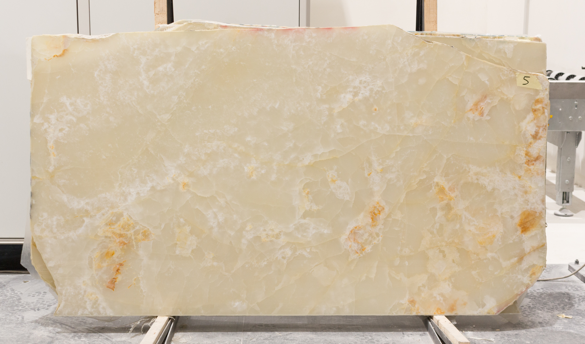 WHITE ONYX