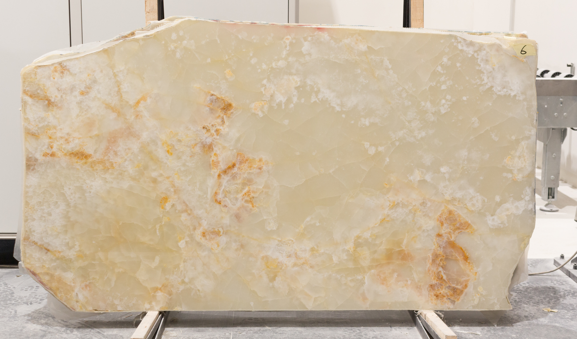 WHITE ONYX