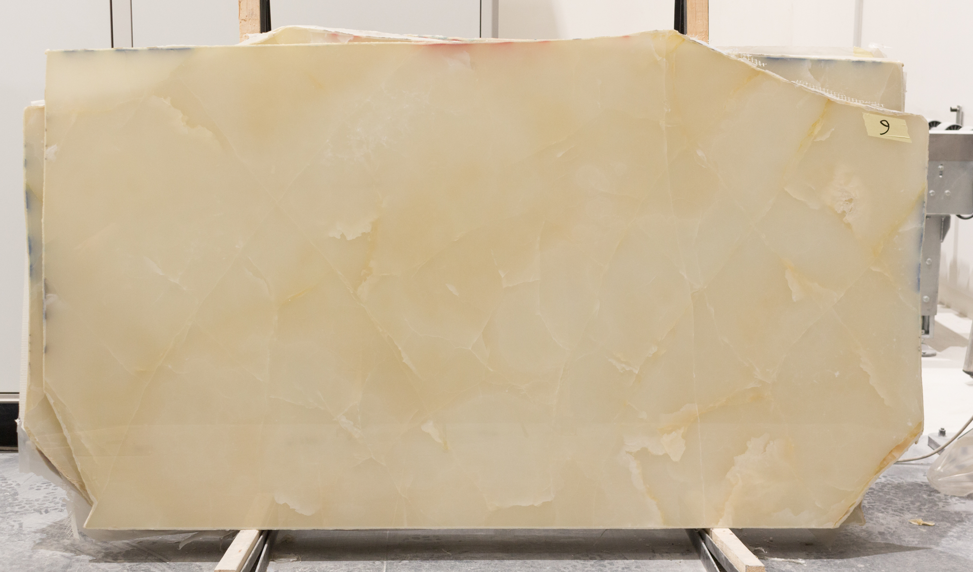 WHITE ONYX