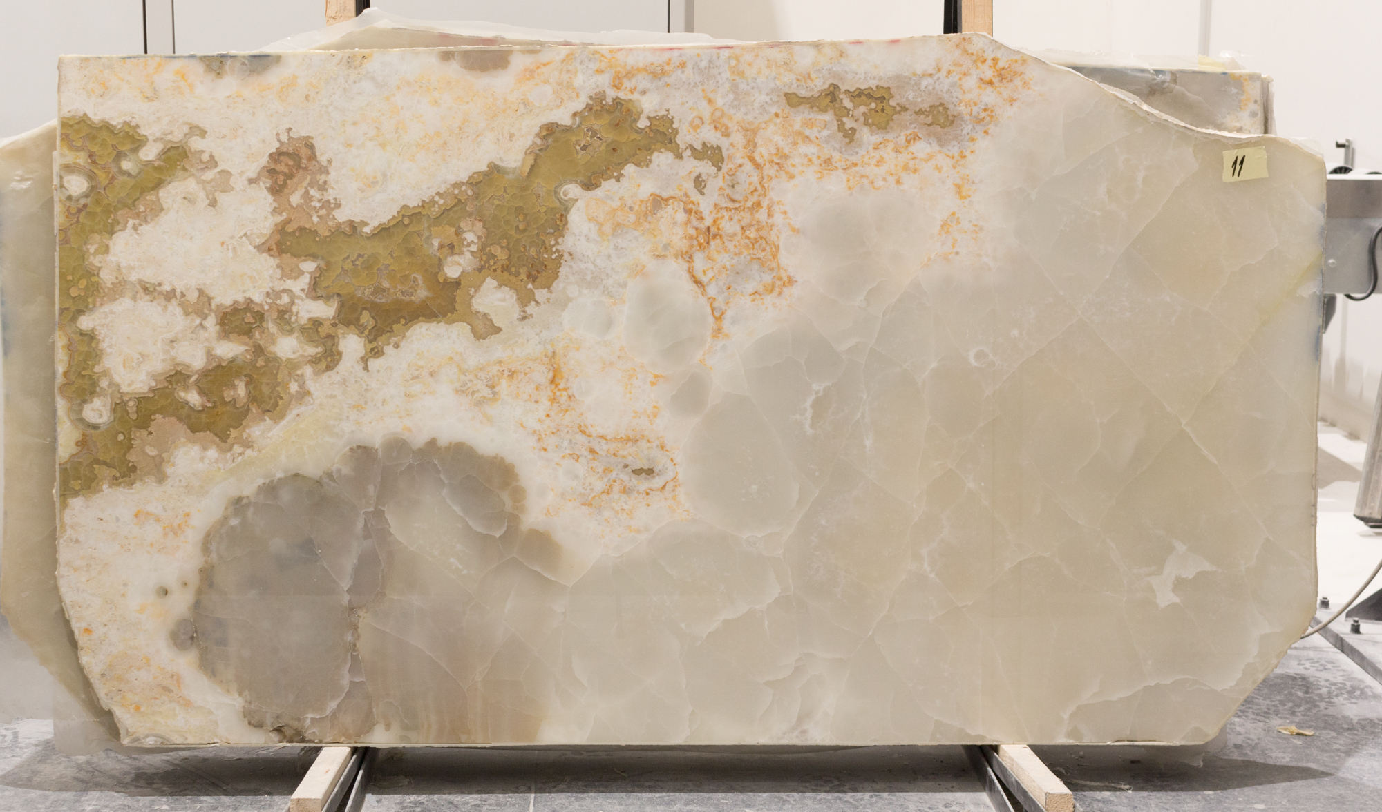 WHITE ONYX