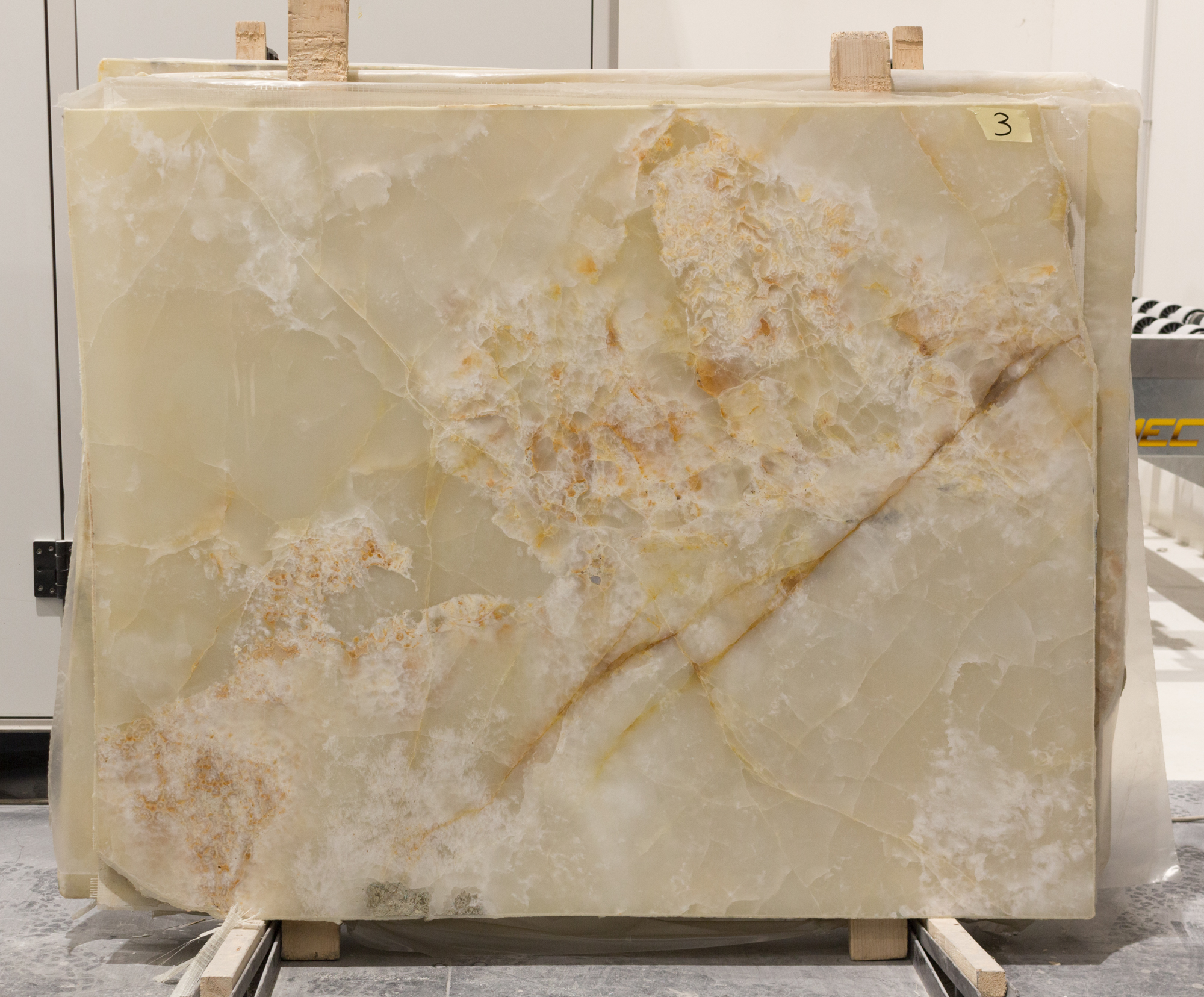 WHITE ONYX