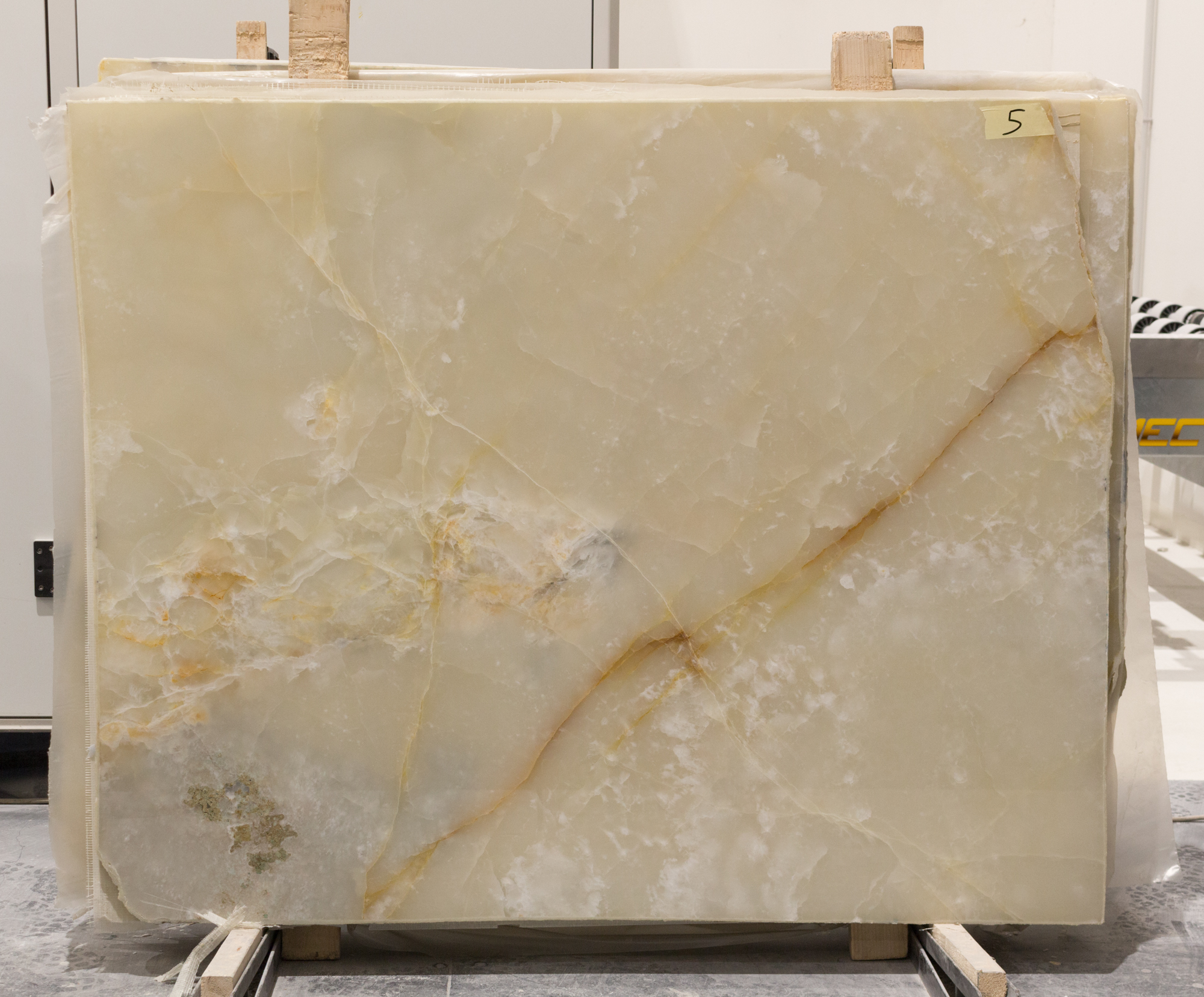 WHITE ONYX