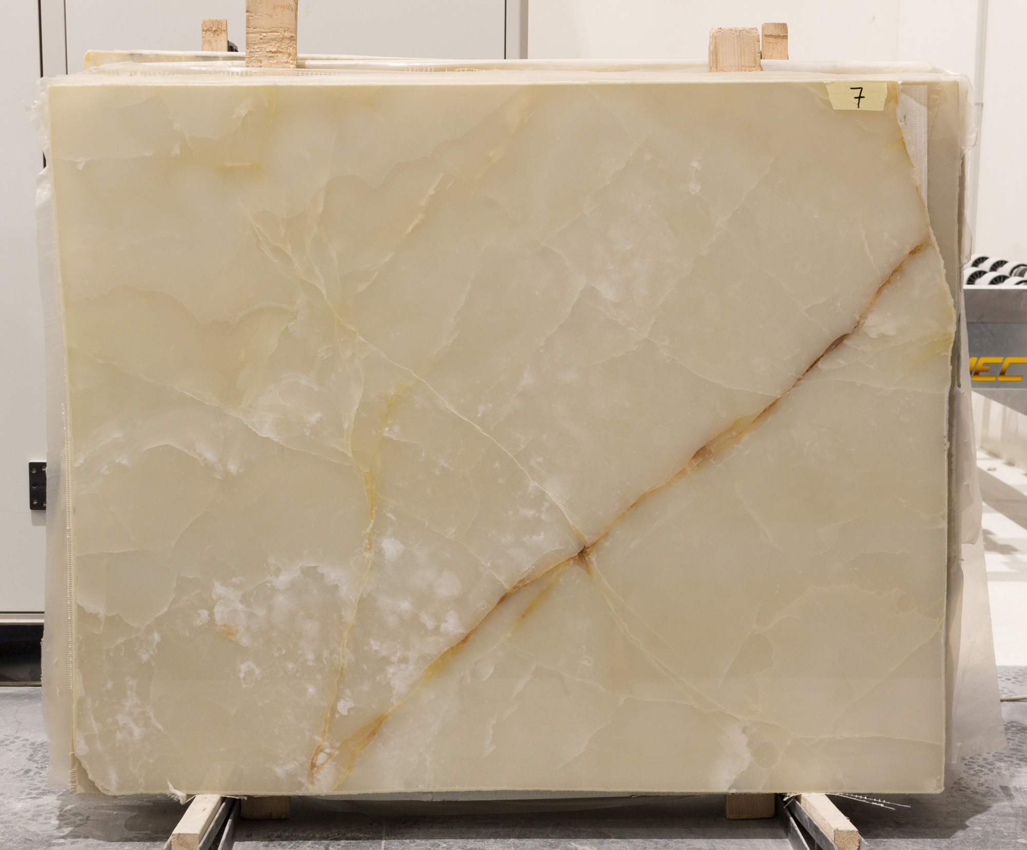 WHITE ONYX