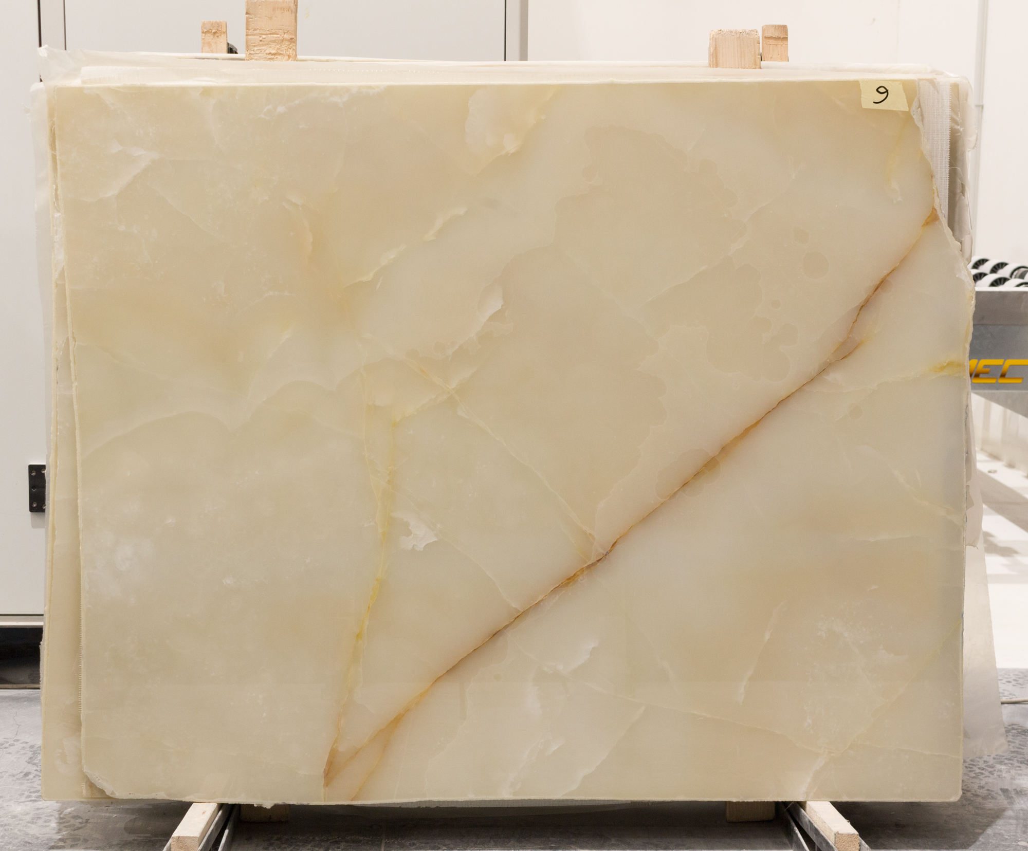 WHITE ONYX