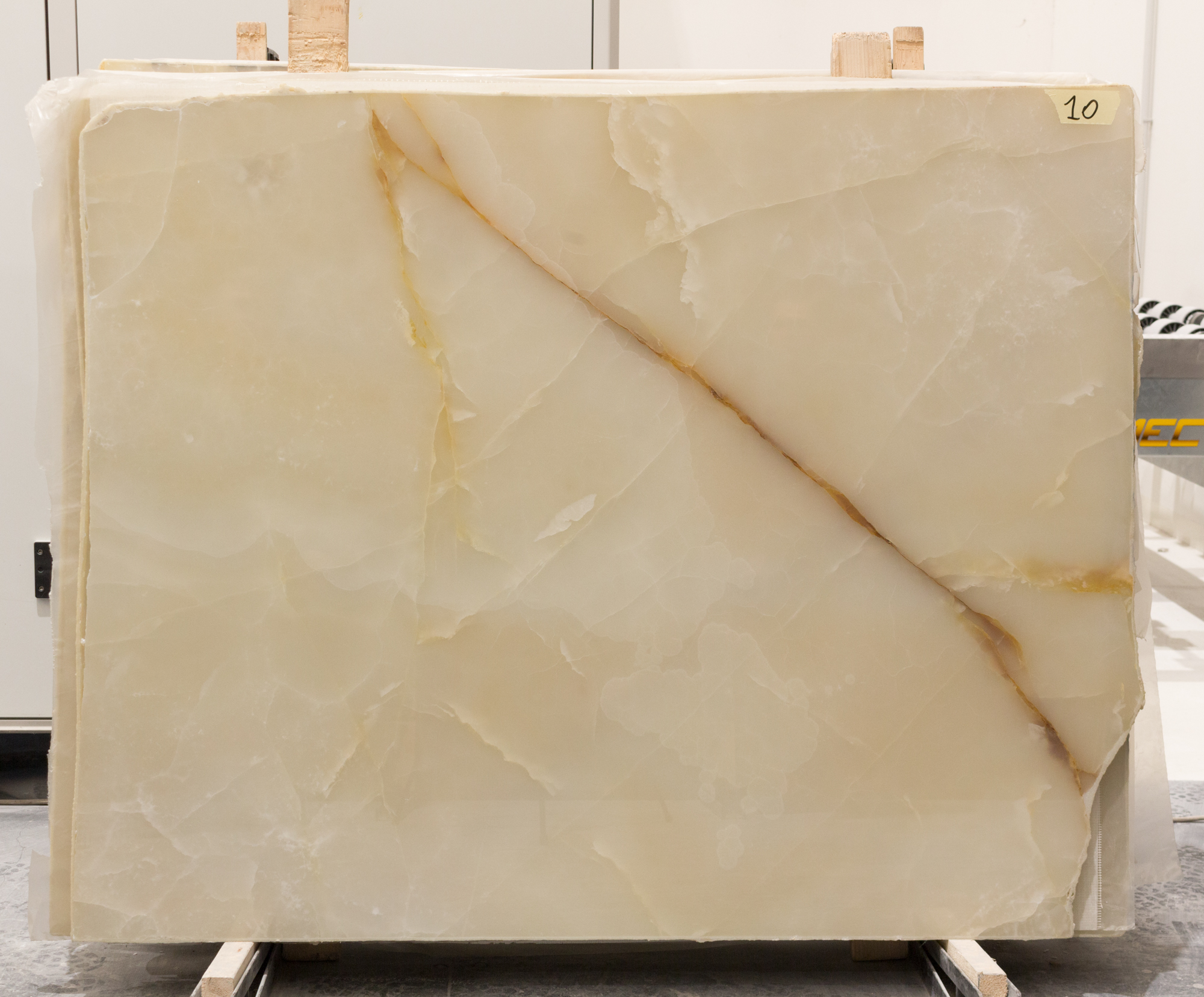 WHITE ONYX