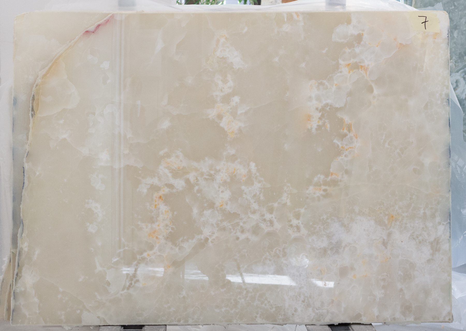 WHITE ONYX