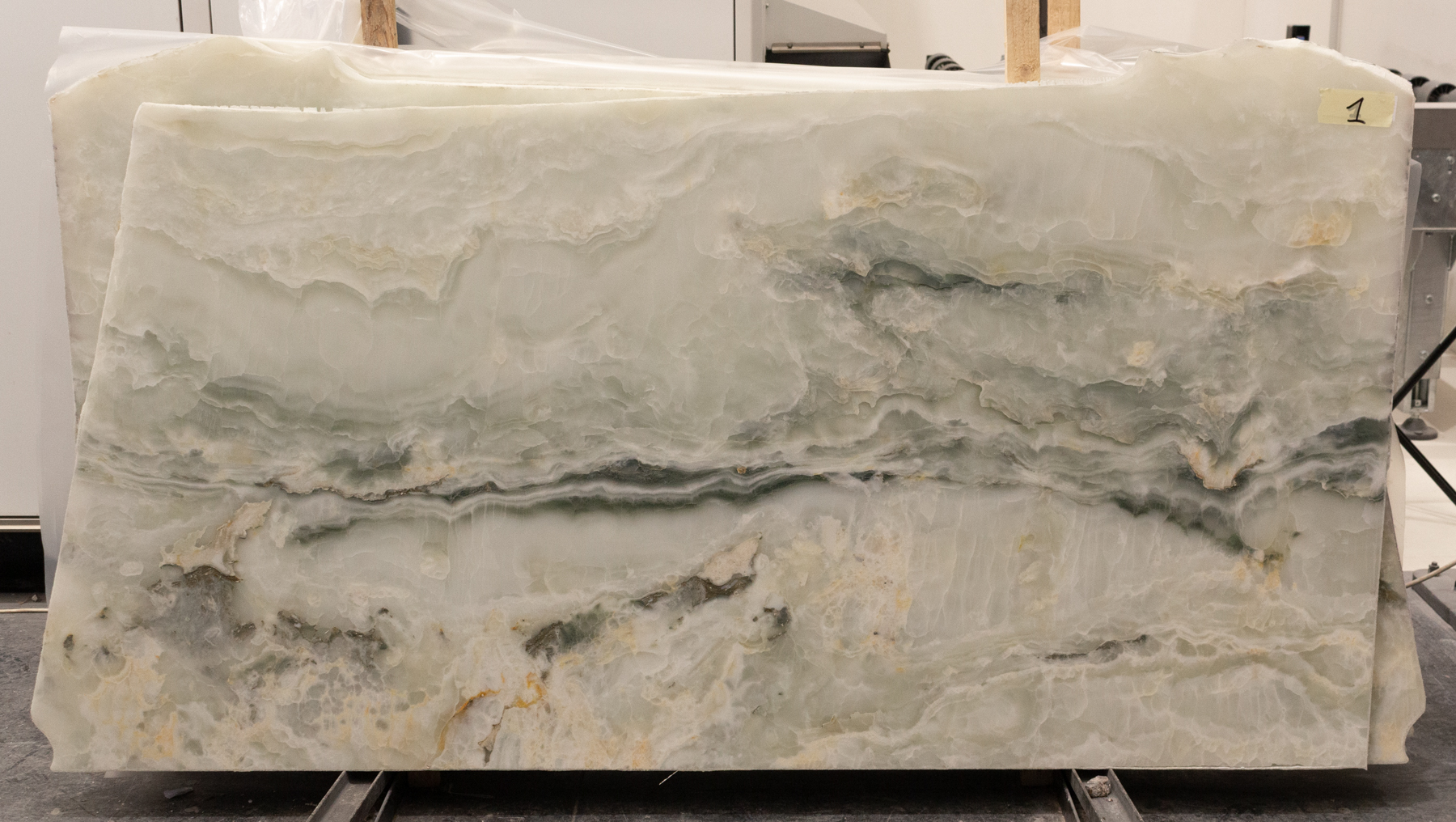 WHITE ONYX