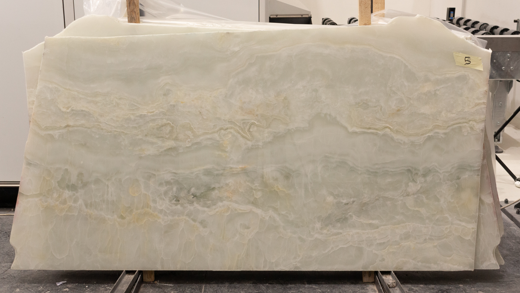 WHITE ONYX