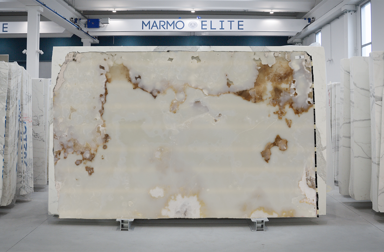 WHITE ONYX