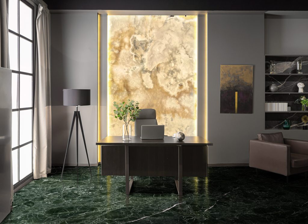 Studio con lastra marmo retroilluminata