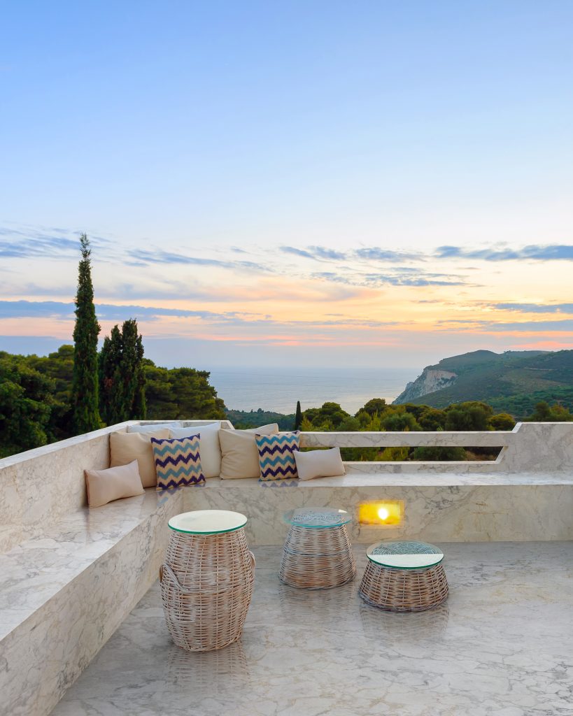 Terrazzo con pavimentazione in marmo