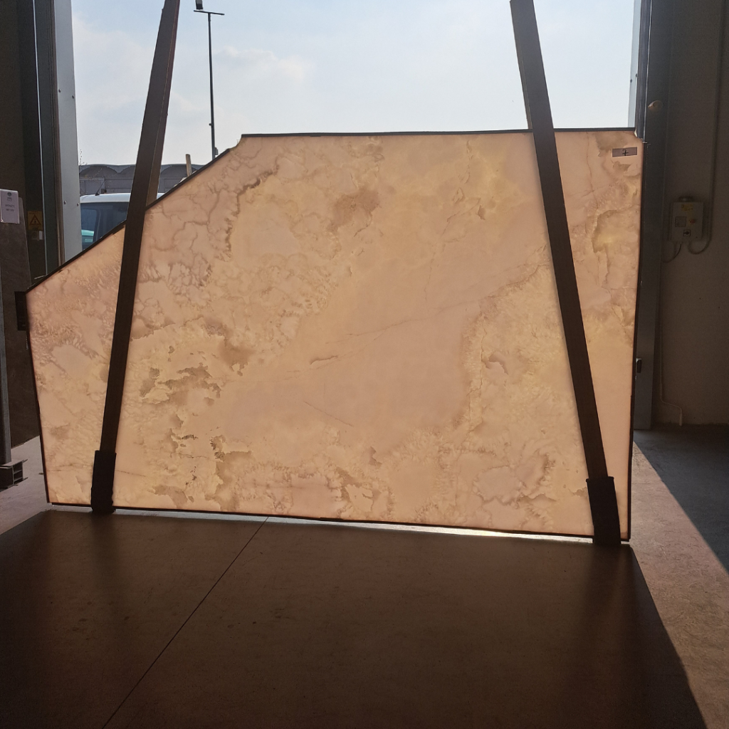 onice rosa in trasparenza